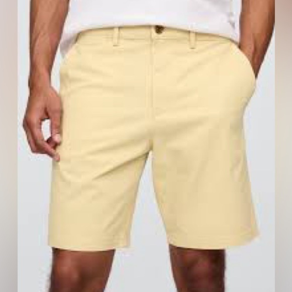 GAP Men's Cream Flat Front Shorts